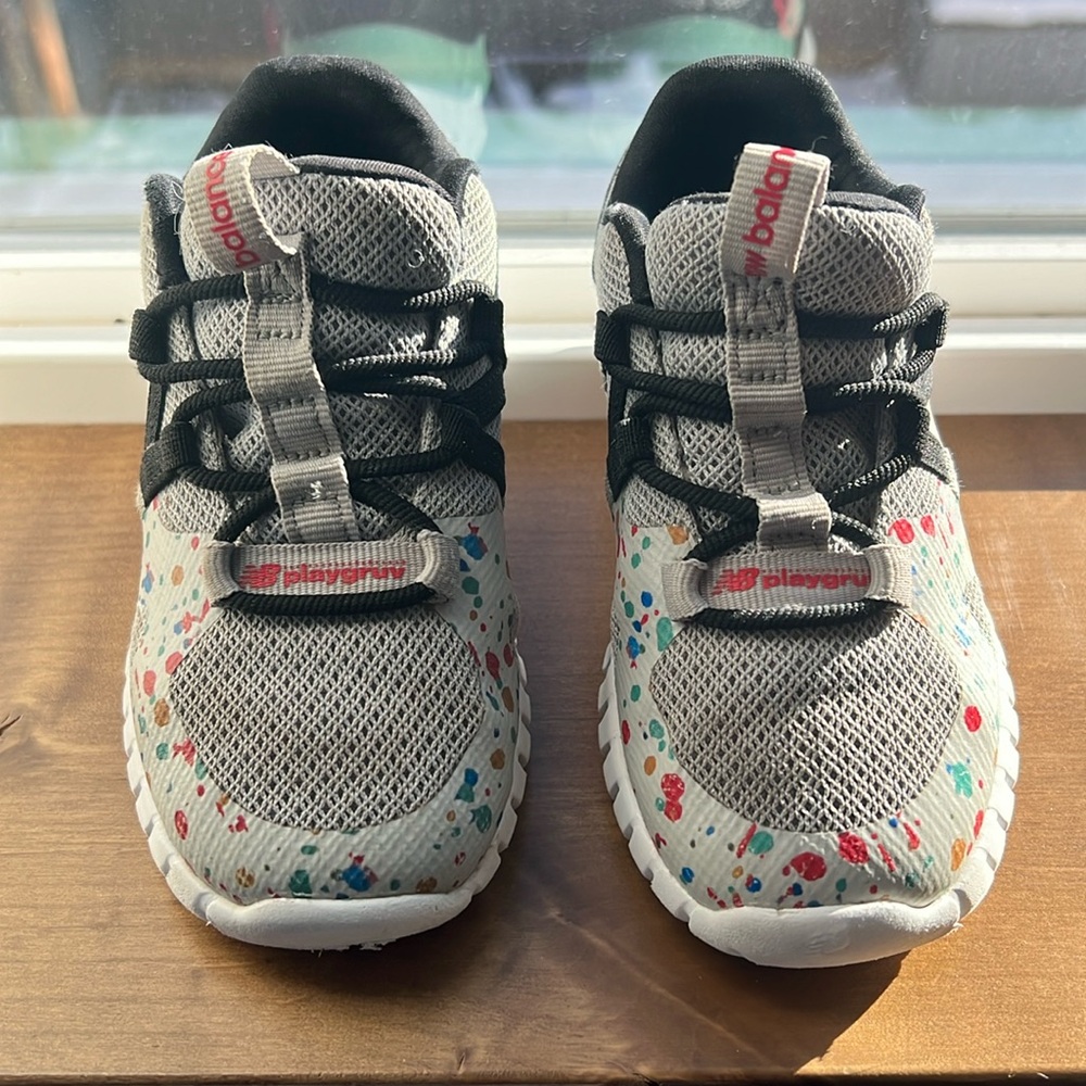 New balance boys speckled (size 9) Bungee lace playgruv sneaker